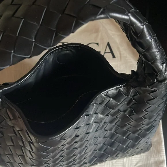 NEW BOTTEGA VENETA SMALL HOP 
in Black. Never worn. Comes with tags & dust bag - Picture 11 of 16